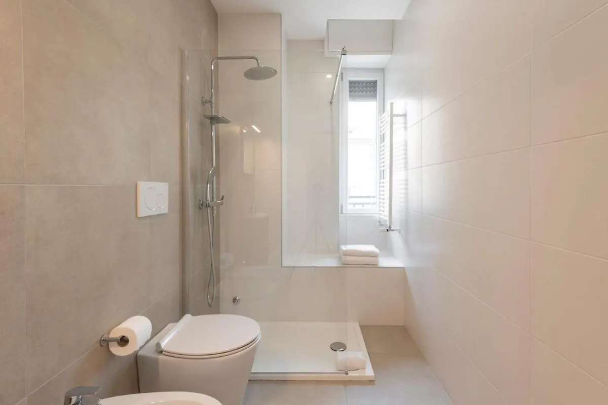 Bright Apt 2 Bedrooms And 2 Bathrooms - B Home Milan 0*,  Italy
