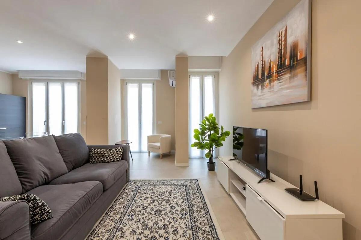 Bright Apt 2 Bedrooms And 2 Bathrooms - B Home Milan Italy