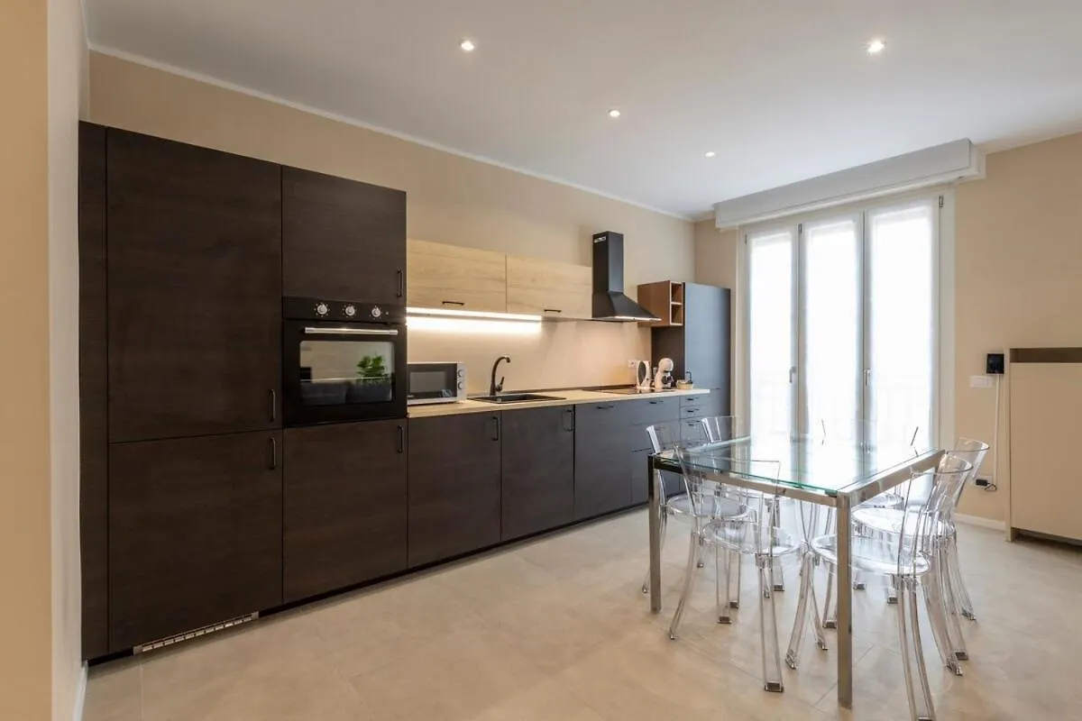 Bright Apt 2 Bedrooms And 2 Bathrooms - B Home Milan 0*,  Italy